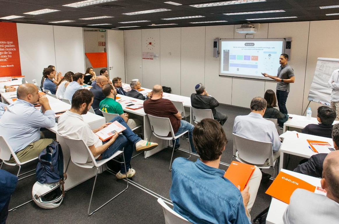 EAE Invierte inyecta 350.000 euros a dos negocios emprendedores